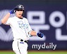 [MD포토] 세리머니 펼치는 황재균 '동점타의 주인공'