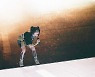 "미친듯이 뛰어봐" 스무살의 빌리 아일리시, 2만 관중석 달궜다