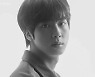 방탄소년단 진, 흑백 속에서도 빛나는 '월와핸'