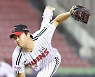 삼진으로 경기 끝내는 고우석