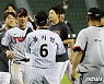 '승장' 류지현 감독 "역전 허용 후 독해진 선수들, 눈빛이 달라졌다"