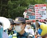경찰, 文 부부 모욕·사저 관계자 위협한 1인 시위자 구속영장 신청