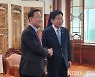주호영-김진표 회동.."與 내홍 극복 노력할 것" [쿡 정치포토]