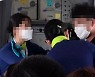 '에어부산 난동' 목격담.. "아기 아빠에게 침도 뱉어"