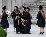 [포토] 사진 속에 담는 빛나는 졸업식