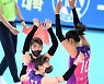 시작부터 득점 환호하는 흥국생명 [사진]