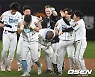 KT 위즈,'3G 연속 마법의 끝내기' [사진]