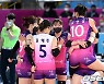펄쩍 뛰어 안긴 김연경,'기분 너무 좋아' [사진]