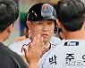 '결승타' 양의지, "한 베이스 더 뛰어준 동료들, 1승이 간절하다" [창원 톡톡]