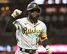 MLB 경기 중 뒷주머니에서 휴대전화 흘린 선수 1경기 정지
