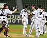 투수 9명으로 9이닝을..LG, '벌떼 불펜'으로 사자 사냥[스경X리뷰]