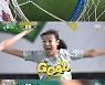 '골때녀' FC 탑걸 유빈, 전반 1분 남기고 선제골..환호 [별별TV]