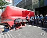 하이트진로 본사 점거 농성 이어가는 화물연대