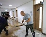 피해 복구작업 중인 서울대 사범대학