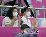 [포토]엘리자벳-정호영-이소영,관중석에서 팀응원