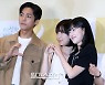 [포토] 주종혁, '나랑은 왜 하트 안해줘요?'