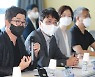 [팩플] 카카오엔터 찾아간 민주당 "불공정계약 다음은 창작자 건강권"