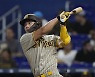 김하성, 2루타 두 방 '쾅쾅'..MLB 데뷔 첫 4타점 경기