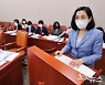 "여가부 폐지 위해 장관 됐나".."네", 축사했던 '성평등'사업도 폐지