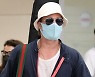 브래드 피트 '선글라스-마스크에 가려도 멋짐'[★포토]