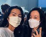 임수정, 빌리 아일리시 콘서트 인증샷..이 남자는 누구?