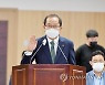 선서하는 강병삼 제주시장 후보자