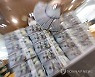 원/달러 환율, 10원 넘게 급등..한 달 만에 1,320원대 마감