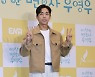 포즈 취하는 주종혁