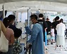 코로나 신규 확진 13만8812명, 누적 2200만 넘어..사망 83명