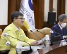 정부 "확진자 30만명 대응체계 매진..유행양상 일희일비 않겠다"