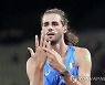 탬베리, 유럽육상선수권 높이뛰기 우승 후 '청혼 세리머니'