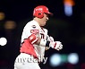 [MD포토] 최형우 '리빙 레전드의 KBO 역대 4번째 15시즌 연속 두 자릿수 홈런'