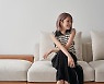 'AOA 출신' 초아, 이사 갈 집 꾸미기에 푹 빠졌네..럭셔리 쇼파에 누워 '행복'