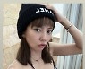 '이규혁♥'손담비, 수영복에 털모자? 아무리 '명품 �G춤'이래도 이 패션은..투명 피부와 볼륨감 몸매는 여전하네!