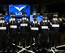 [포토] 새로운 옷 입고 포즈 취한 젠지e스포츠