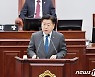 도정질문에 답하는 오영훈 제주지사