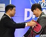'1순위가 1순위에게' LG가 만들 2번째 진기록