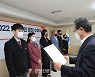 폭우에 반지하 갇힌 노인, 중학생이 구했다..영등포구 표창 수여 