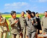 북한 선전대원들.."대중을 당 정책 관철로 발동"