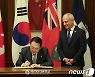 '딥러닝의 대부' 만난 尹대통령 "한국-캐나다 AI협력 적극 지원"