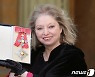 맨 부커상 두 차례 수상한 英 작가 힐러리 맨틀 70세 나이로 별세