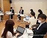 출입 기자들 만난 한덕수 총리
