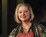 (FILE) BRITAIN LITERATURE MANTEL OBIT