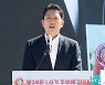 LG배 주부배구대회에서 인사말하는 김장호 구미시장