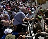 군인들과 충돌한 레바논 퇴역군인 시위대