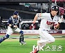 박세혁 '늦었다' [MK포토]