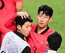 손흥민 '이강인에 격려의 쓰담쓰담' [MK포토]