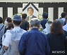 아베 국장 분열된 日 여론..'조문 vs 반대 시위' 극명