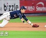 허경민 '몸을 던져 봤지만' [MK포토]