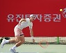 리턴샷하는 로버트 갤러웨이